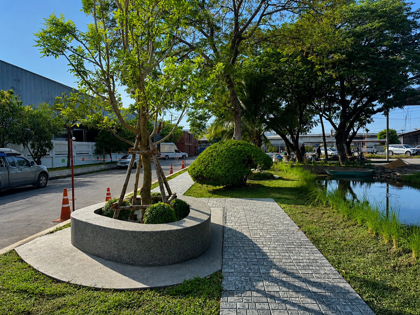 ผลงานภูมิทัศน์บ่อน้ำด้านหน้าอาคาร AQUILA
